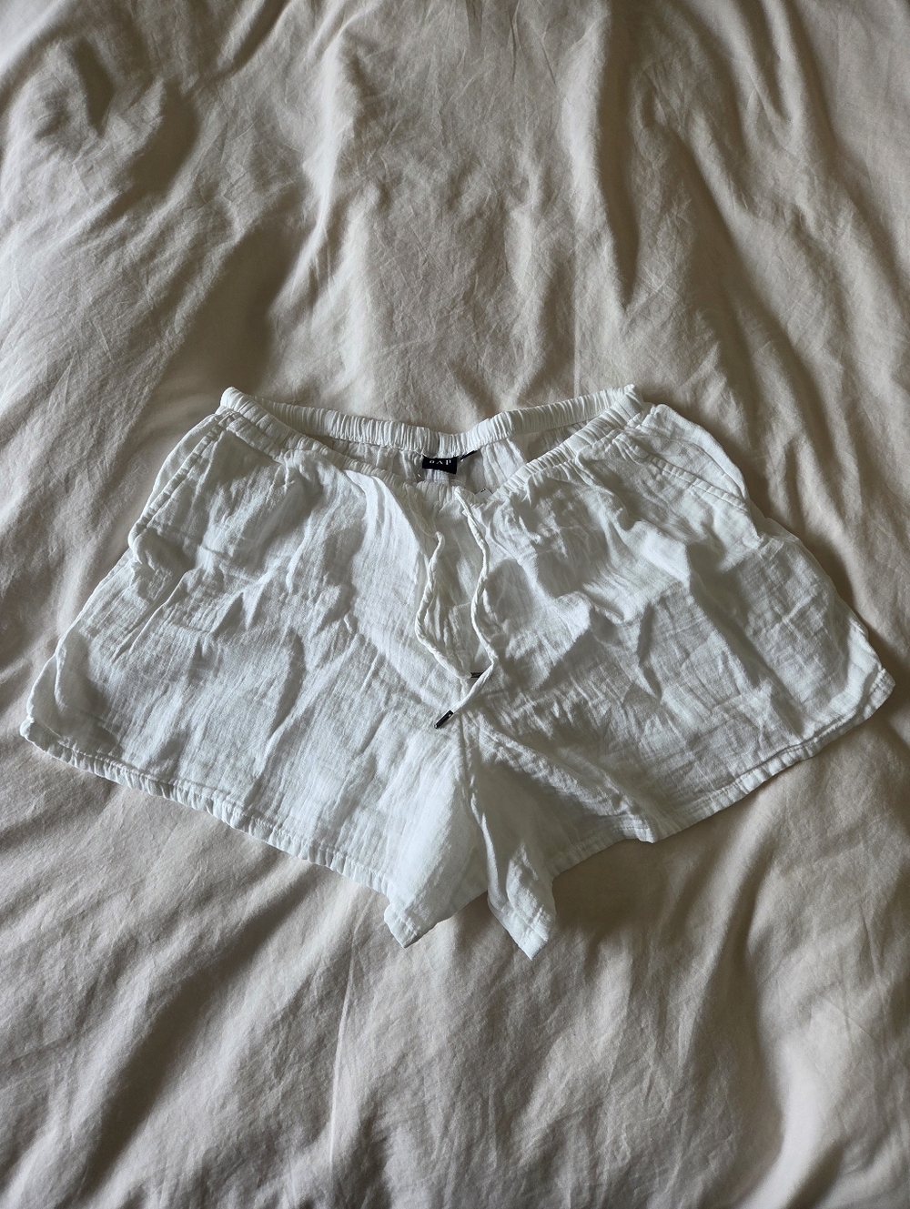 NWT GAP Lightweight Gauze Shorts Size M White